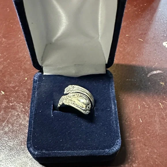 Avon vintage Silver Floral Ring - Picture 6 of 10